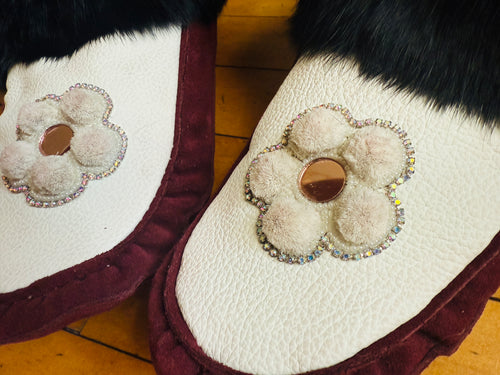 Tufted Ladies size 10 Moccasins