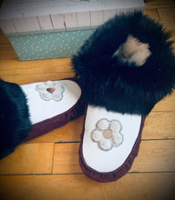 Tufted Ladies size 10 Moccasins