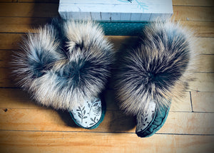 Ready to ship size 8 fox fur moccasins
