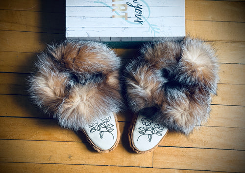 Ready to ship size 8 fox fur moccasins