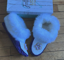 Tufted Ladies size 8 Moccasins