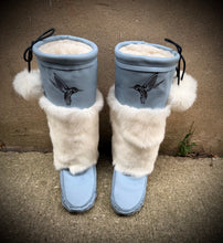 Ready to ship ladies Mukluks size 8