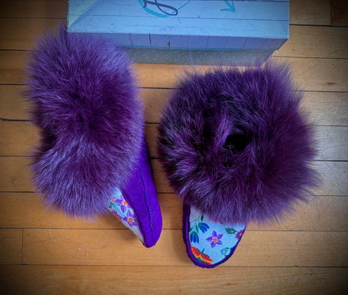 Ready to ship size 8 fox fur moccasins