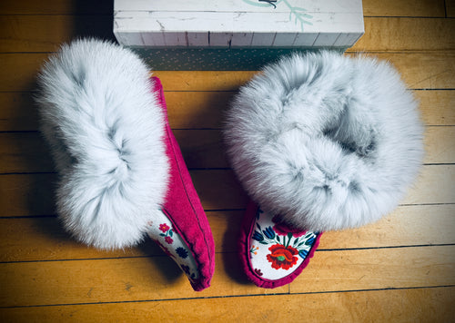 Ready to ship size 9 fox fur moccasins