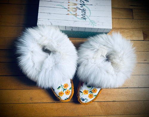 Ready to ship size 8 fox fur moccasins