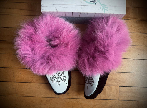 Ready to ship size 8 fox fur moccasins