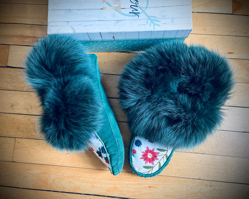 Ready to ship size 9 fox fur moccasins