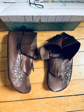 Discounted-summer moccasins
