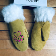 Ready to ship! Size Medium Ladies mittens