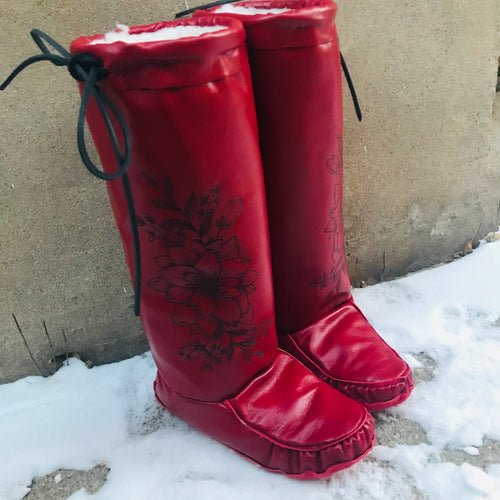 Ready to ship! Red Ladies Mukluks size 9